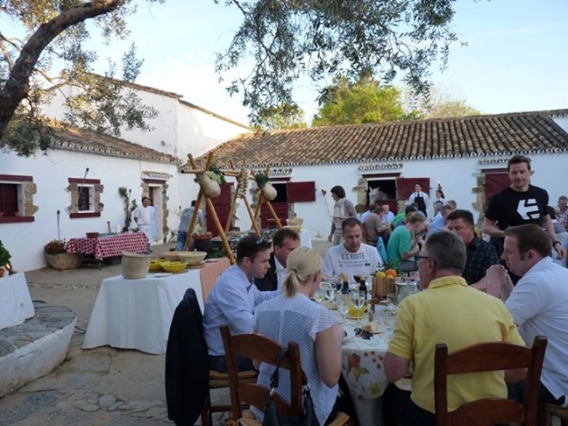  Gens en train de manger 